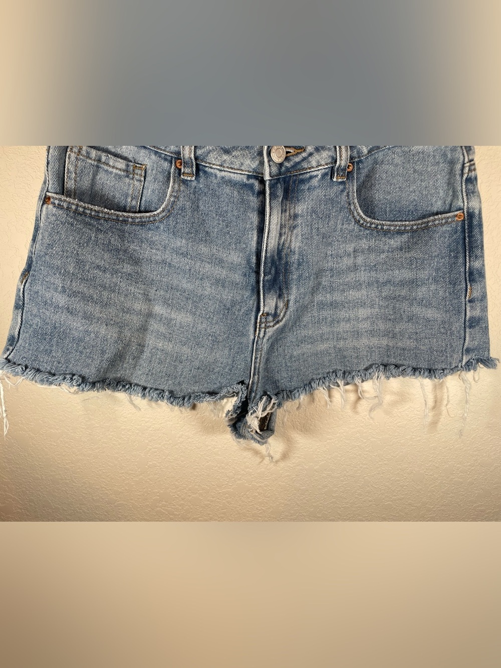 PacSun Mom Short Light Wash Distressed Denim Cutoff Shorts Size 29 - Picture 5 of 9